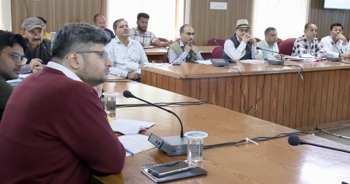 डीएम संदीप तिवारी ने दिए सारा के अंतर्गत जल संवर्धन